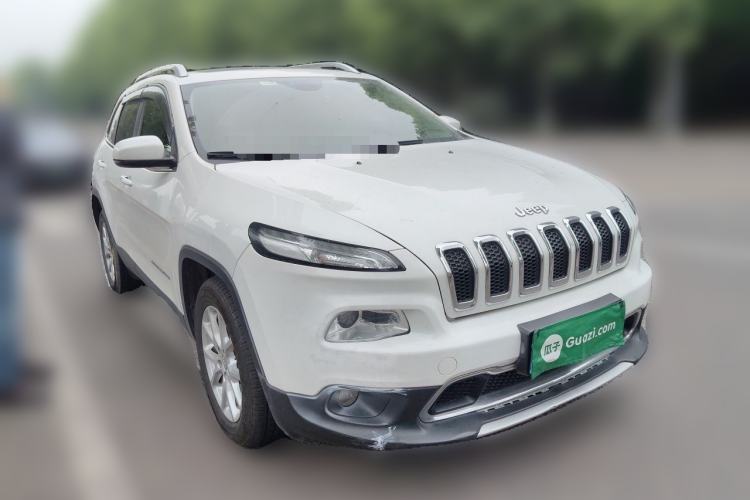 Used Jeep Cherokee 2017 2.0L Superior Edition Front Right 45 Deg