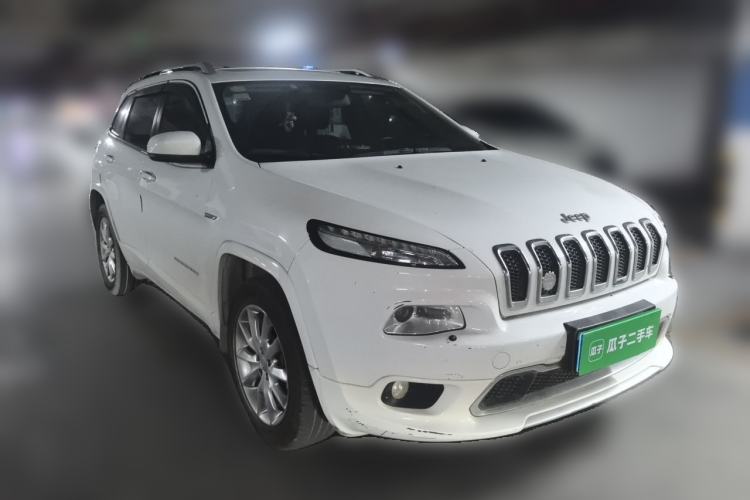 Used Jeep Cherokee 2017 2.4L Professional Smart Edition Front Right 45 Deg