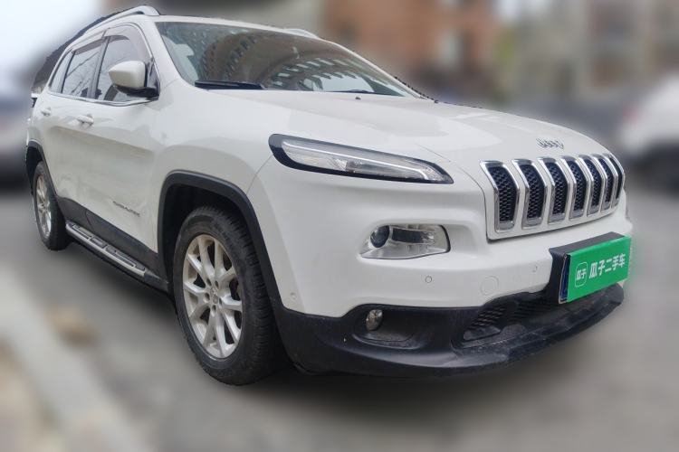 Used Jeep Cherokee 2017 2.4L Leading Edition Front Right 45 Deg