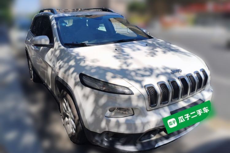 Used Jeep Cherokee 2017 2.4L Leading Edition Front Right 45 Deg