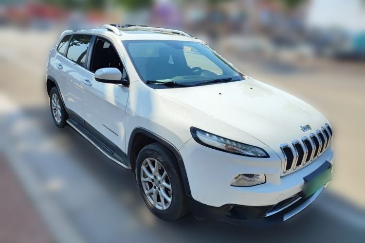 Used Jeep Cherokee 2017 2.0L Superior Edition Front Right 45 Deg