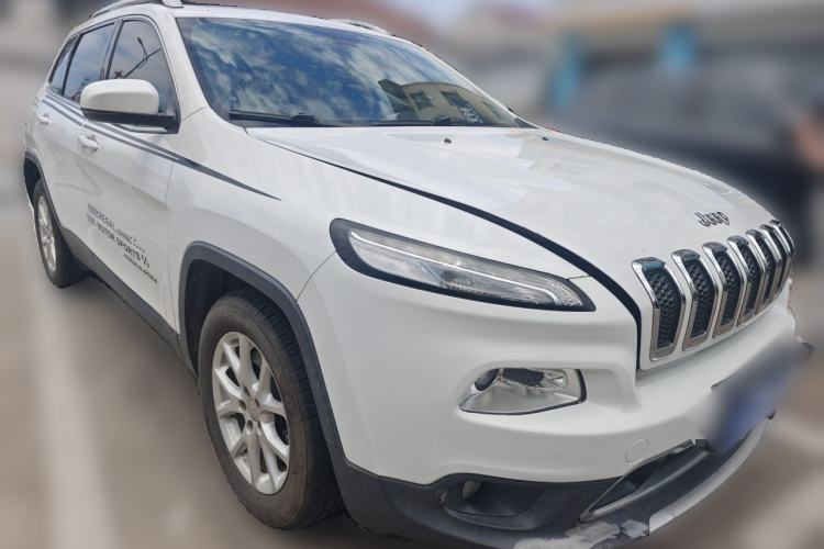 Used Jeep Cherokee 2017 2.0L Superior Edition Front Right 45 Deg