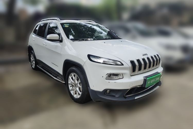 Used Jeep Cherokee 2017 2.0L Superior Edition Front Right 45 Deg
