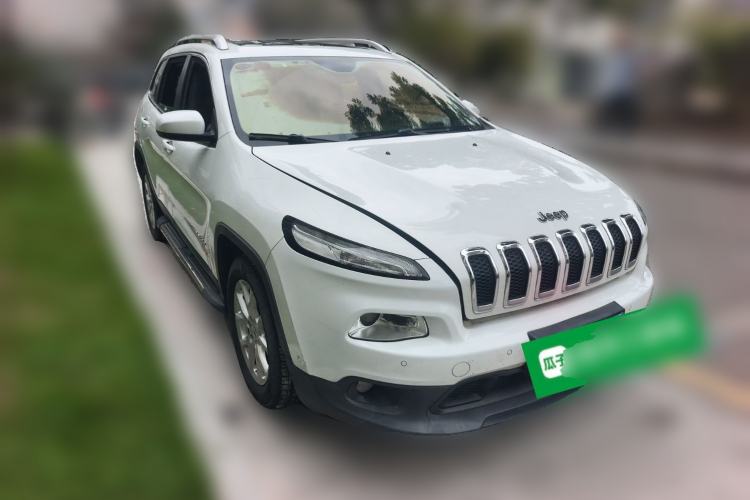 Used Jeep Cherokee 2017 2.4L Leading Edition Front Right 45 Deg