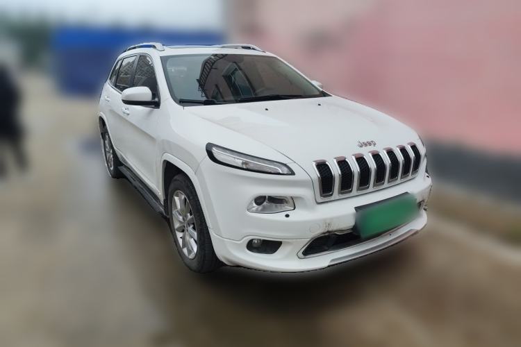 Used Jeep Cherokee 2017 2.4L Professional Smart Edition Front Right 45 Deg
