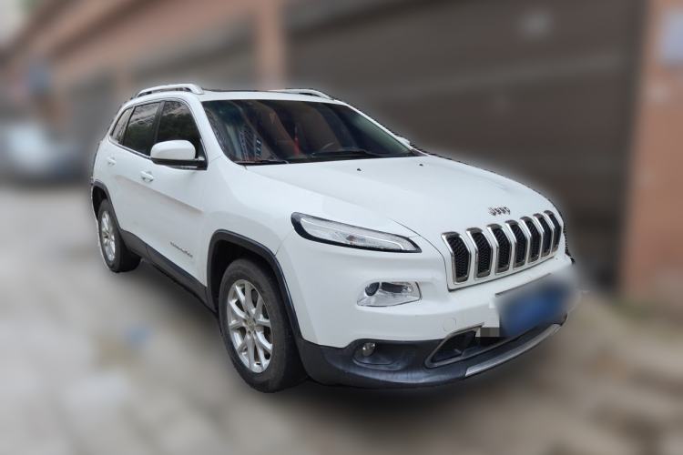 Used Jeep Cherokee 2017 2.0L Superior Edition Front Right 45 Deg