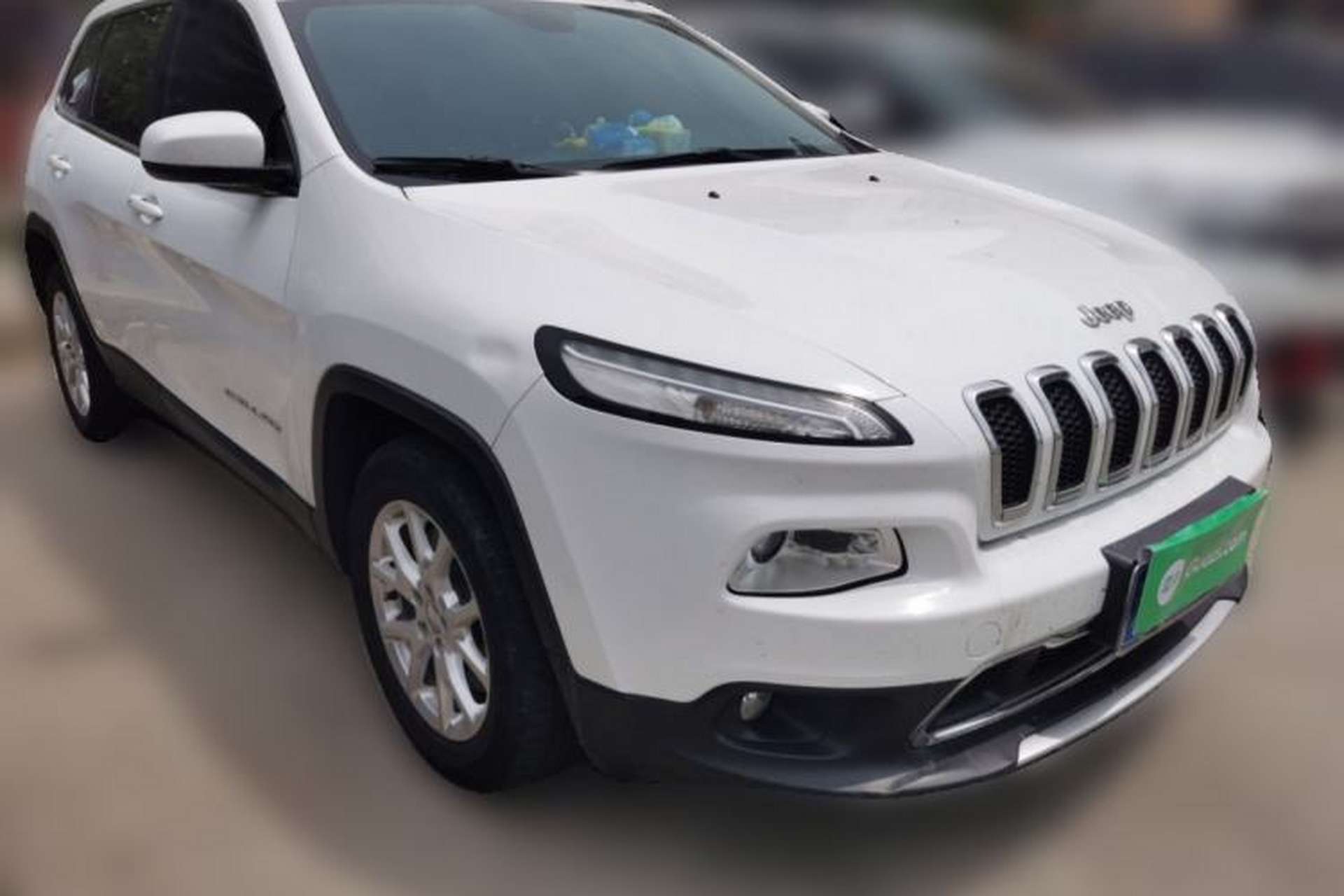 Used Jeep Cherokee 2017 2.0L Superior Edition Front Right 45 Deg