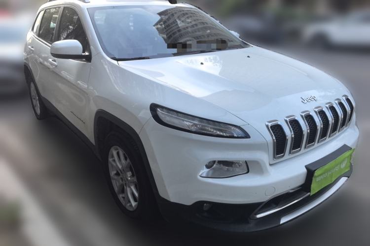 Used Jeep Cherokee 2017 2.0L Superior Edition Front Right 45 Deg