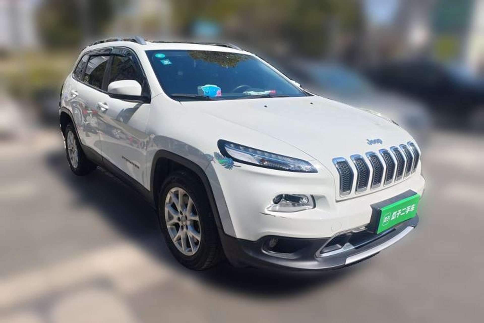 Used Jeep Cherokee 2017 2.0L Superior Edition Front Right 45 Deg