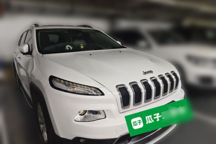 Used Jeep Cherokee 2017 2.4L Leading Smart Edition Front Right 45 Deg