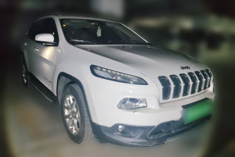 Used Jeep Cherokee 2017 2.4L Leading Smart Edition Front Right 45 Deg