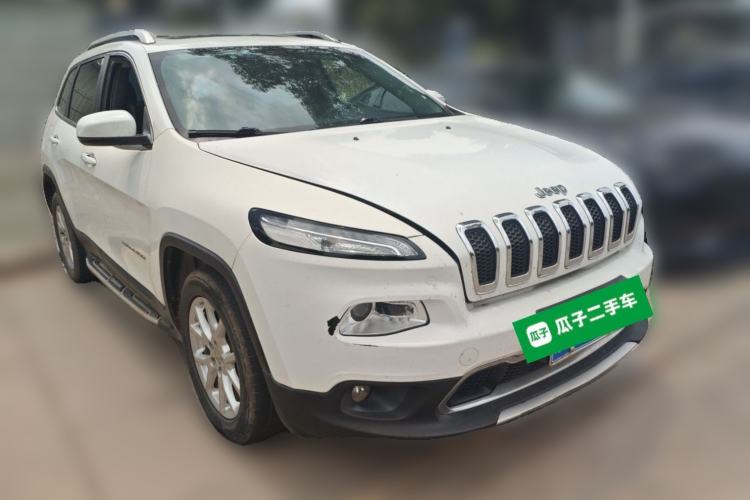 Used Jeep Cherokee 2017 2.0L Leading Edition Front Right 45 Deg