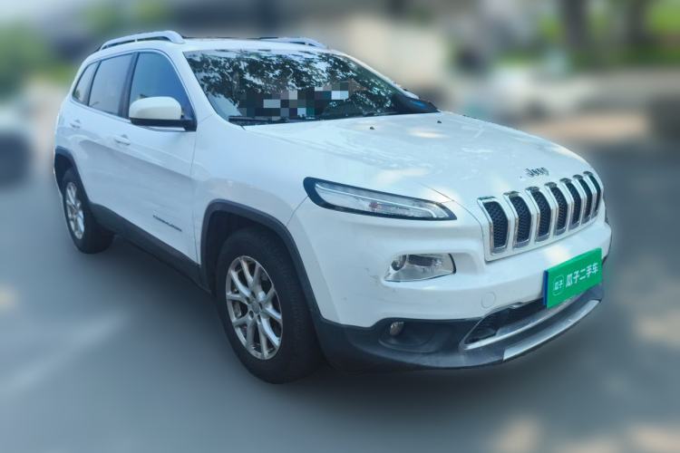 Used Jeep Cherokee 2017 2.4L Leading Smart Edition Front Right 45 Deg