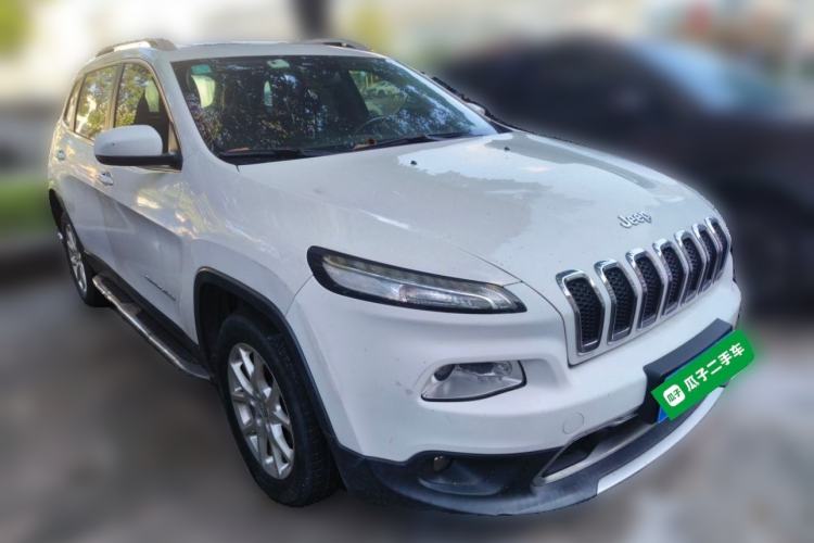 Used Jeep Cherokee 2017 2.4L Leading Edition Front Right 45 Deg