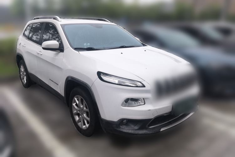 Used Jeep Cherokee 2017 2.0L Superior Edition Front Right 45 Deg