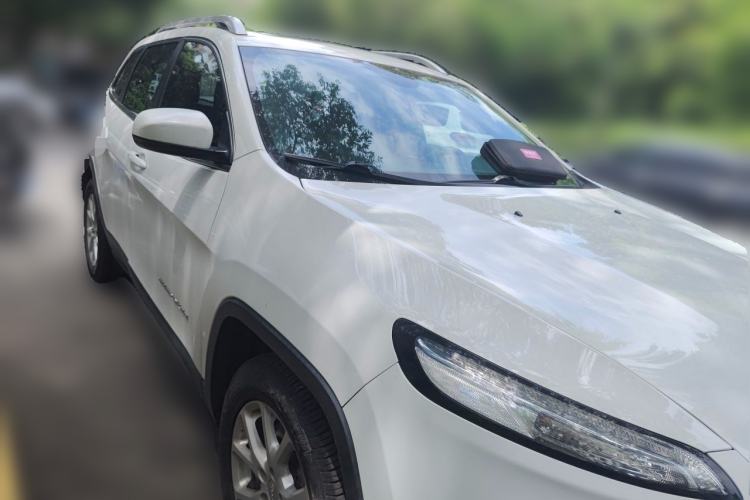 Used Jeep Cherokee 2017 2.0L Superior Edition Front Right 45 Deg