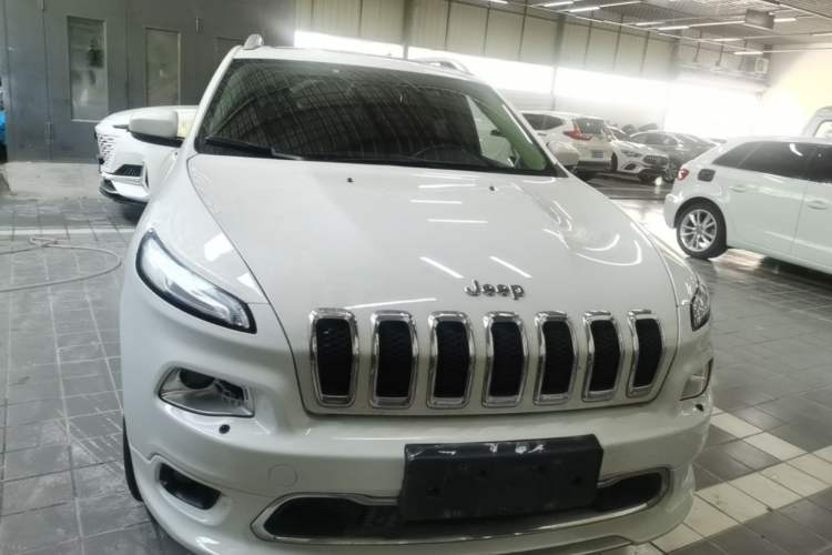 Used Jeep Cherokee 2017 2.4L Professional Edition Front
