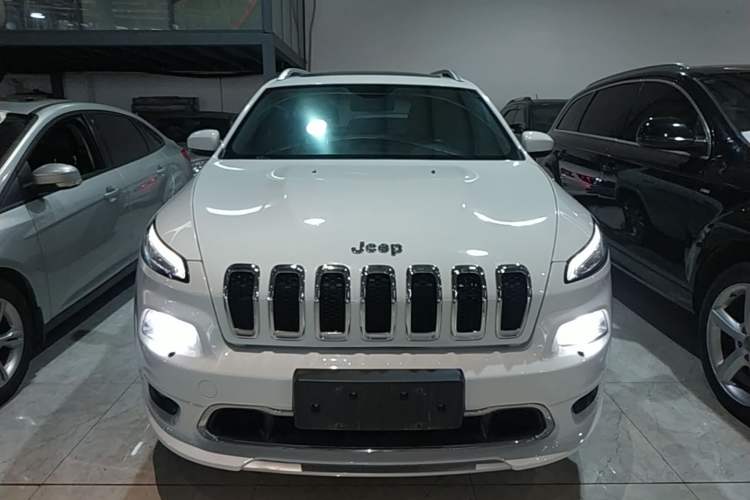 Used Jeep Cherokee 2017 2.4L Professional Smart Edition Front