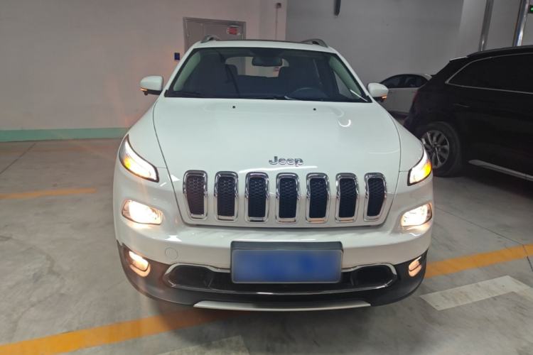 Used Jeep Cherokee 2017 2.0L Superior Edition Front