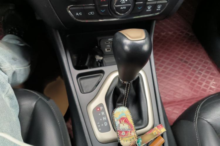 Used Jeep Cherokee 2017 2.0L Superior Edition Gear Lever