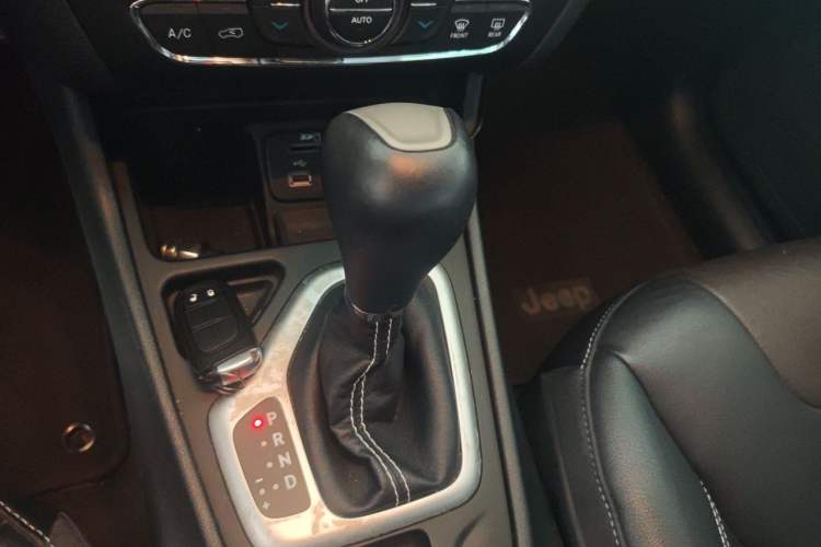 Used Jeep Cherokee 2017 2.0L Superior Edition Gear Lever