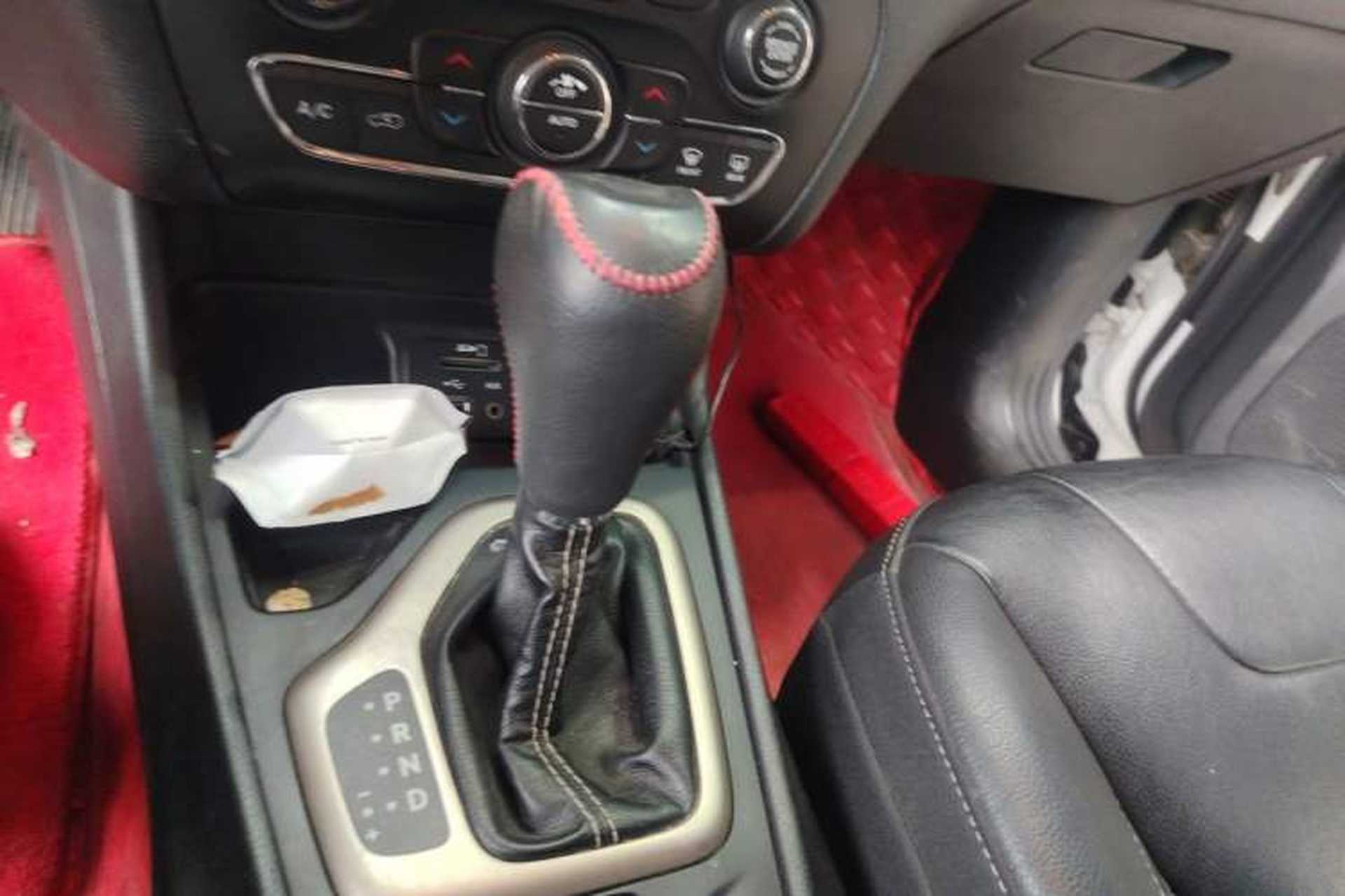 Used Jeep Cherokee 2017 2.0L Superior Edition Gear Lever