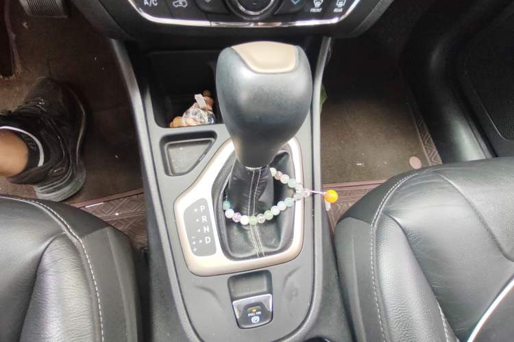 Used Jeep Cherokee 2017 2.0L Superior Edition Gear Lever