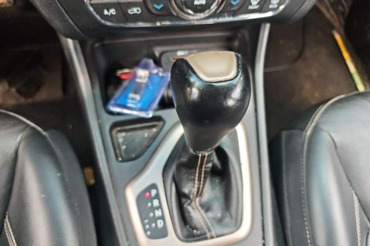 Used Jeep Cherokee 2017 2.0L Superior Edition Gear Lever