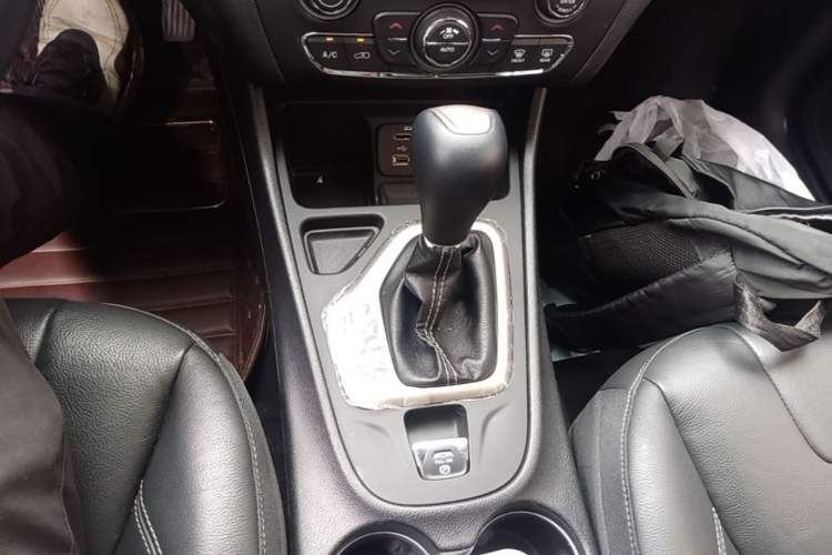 Used Jeep Cherokee 2017 2.0L Superior Edition Gear Lever