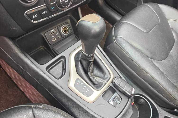 Used Jeep Cherokee 2017 2.0L Superior Edition Gear Lever