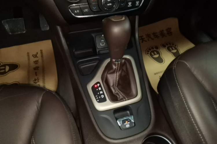 Used Jeep Cherokee 2017 2.0L Superior Edition Gear Lever