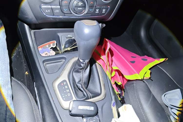 Used Jeep Cherokee 2017 2.0L Superior Edition Gear Lever