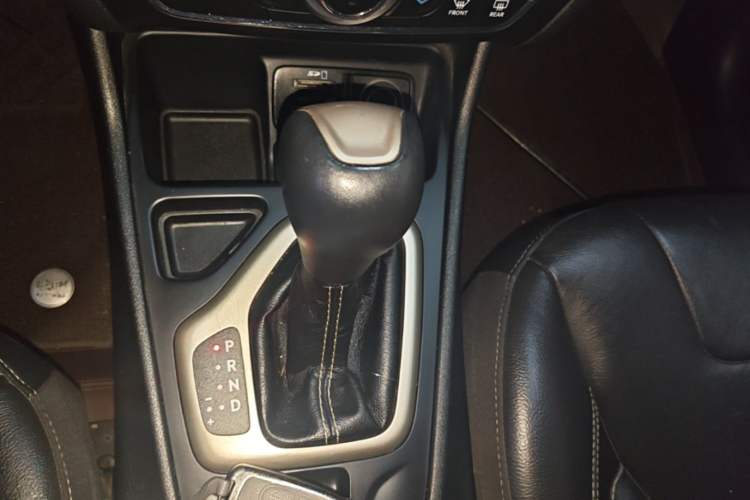 Used Jeep Cherokee 2017 2.4L Leading Smart Edition Gear Lever