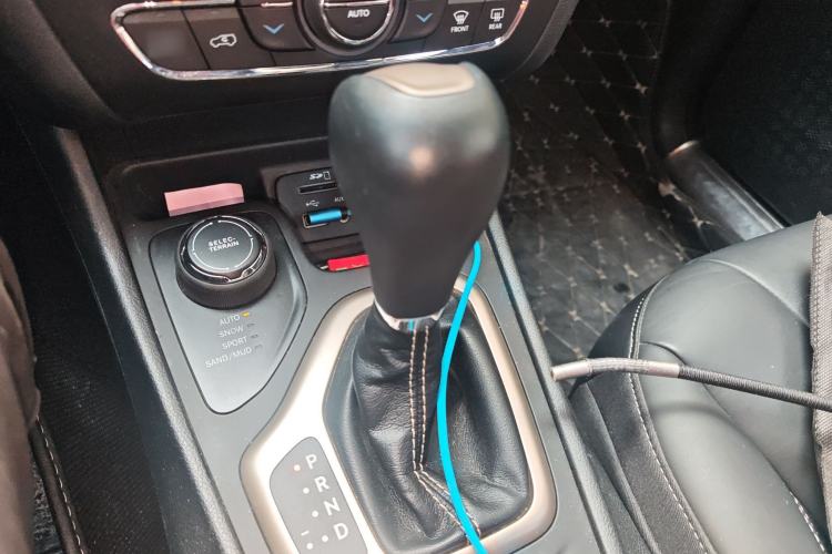 Used Jeep Cherokee 2017 2.4L Professional Smart Edition Gear Lever