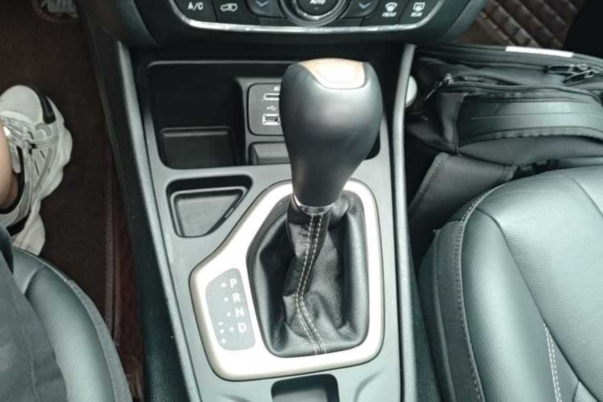 Used Jeep Cherokee 2017 2.0L Superior Edition Gear Lever