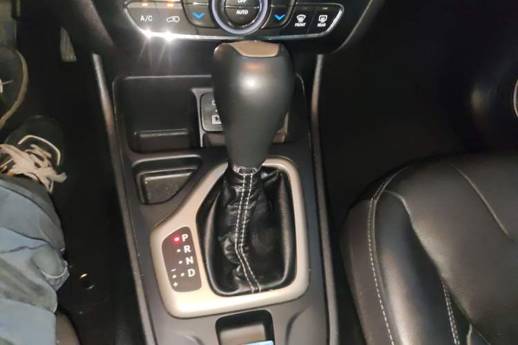 Used Jeep Cherokee 2017 2.4L Leading Smart Edition Gear Lever