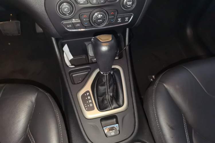 Used Jeep Cherokee 2017 2.4L Leading Smart Edition Gear Lever