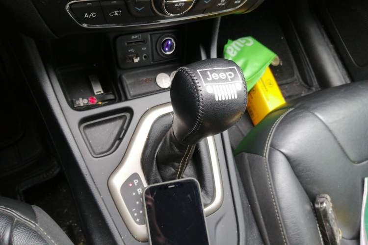 Used Jeep Cherokee 2017 2.0L Superior Edition Gear Lever