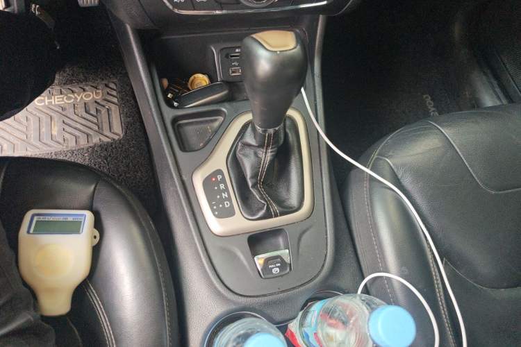 Used Jeep Cherokee 2017 2.0L Superior Edition Gear Lever
