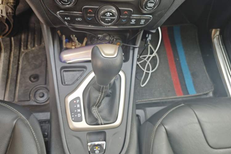 Used Jeep Cherokee 2017 2.0L Superior Edition Gear Lever
