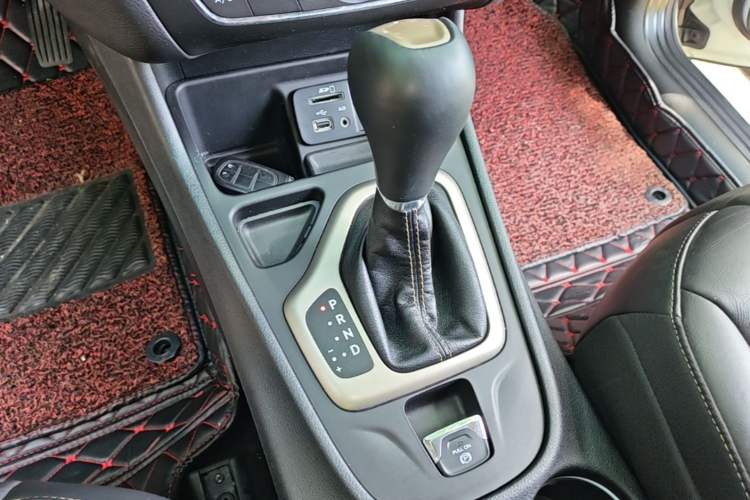 Used Jeep Cherokee 2017 2.0L Superior Edition Gear Lever