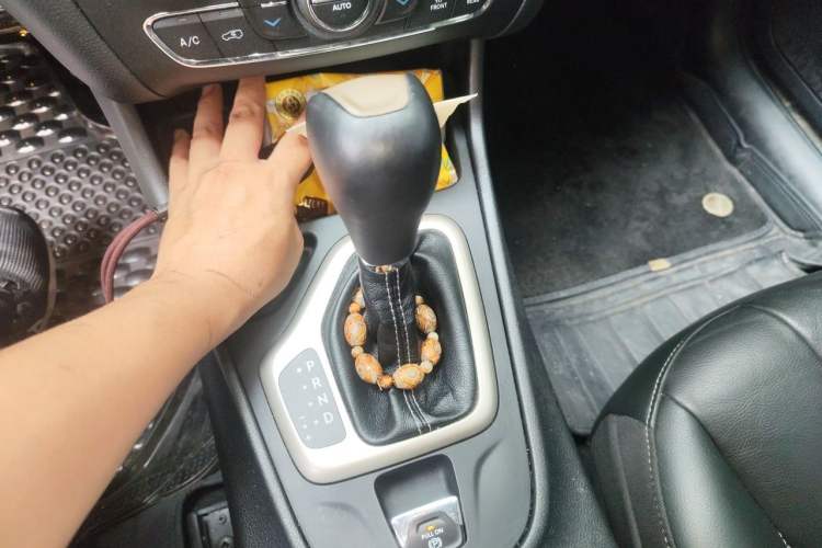 Used Jeep Cherokee 2017 2.0L Superior Edition Gear Lever