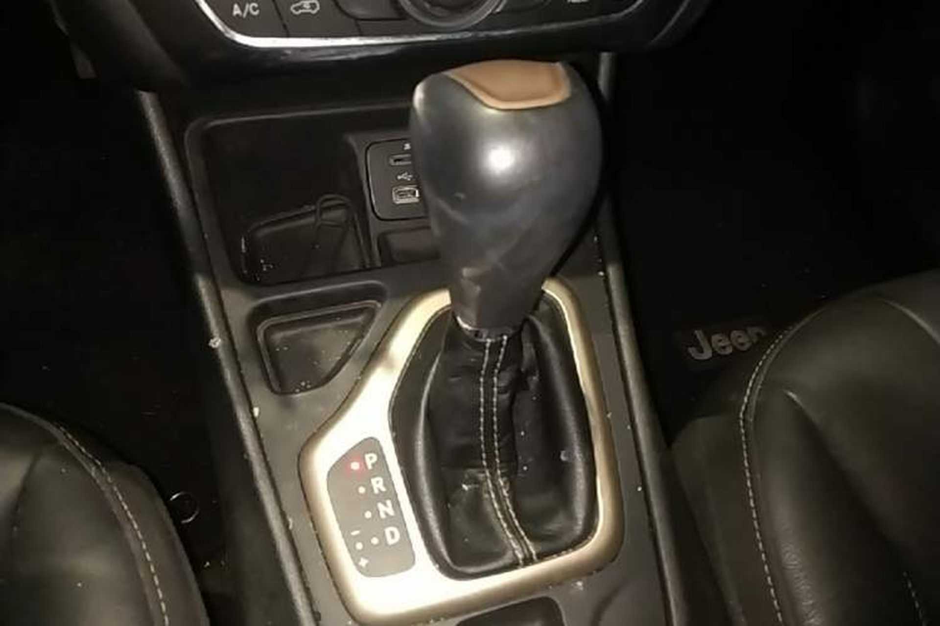 Used Jeep Cherokee 2017 2.0L Superior Edition Gear Lever
