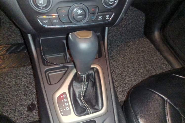 Used Jeep Cherokee 2017 2.0L Superior Edition Gear Lever