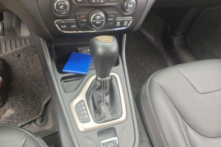 Used Jeep Cherokee 2017 2.0L Superior Edition Gear Lever