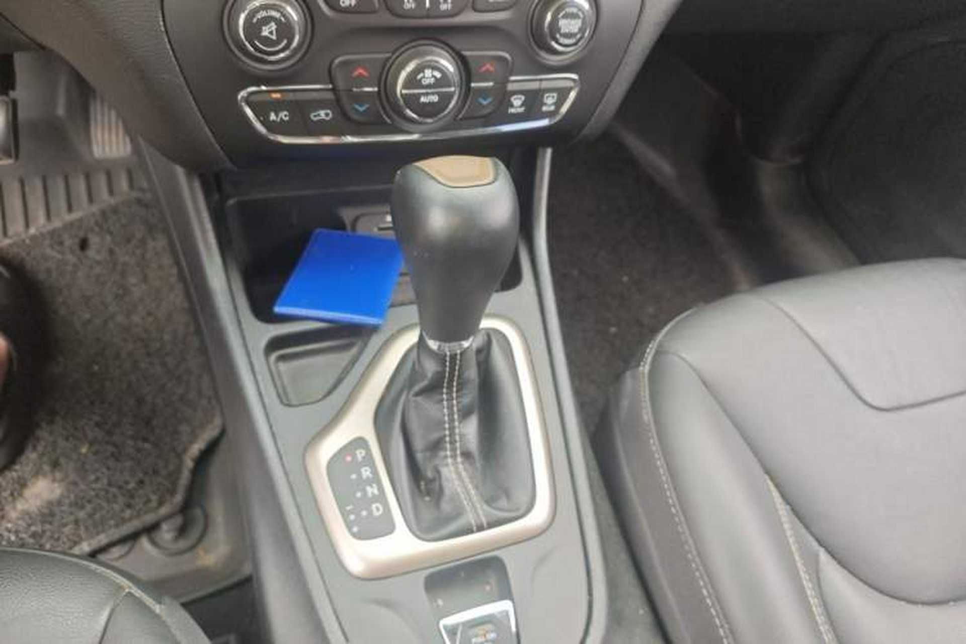 Used Jeep Cherokee 2017 2.0L Superior Edition Gear Lever