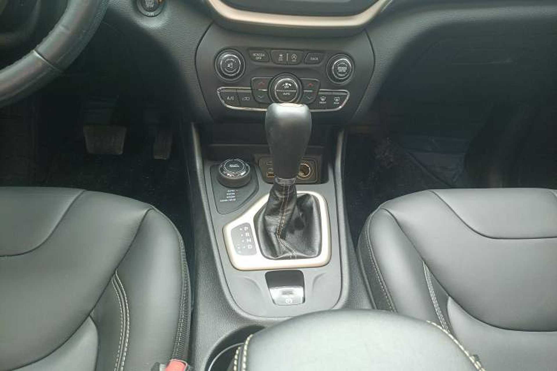 Used Jeep Cherokee 2017 2.4L Professional Smart Edition Gear Lever