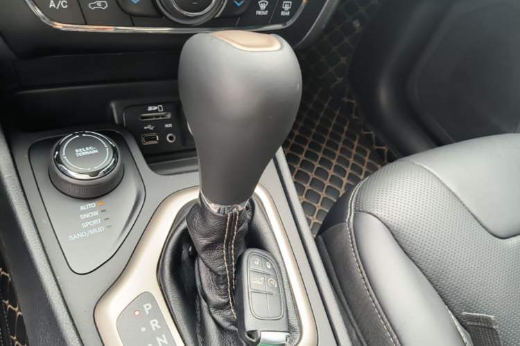 Used Jeep Cherokee 2017 2.4L Superior Edition Gear Lever