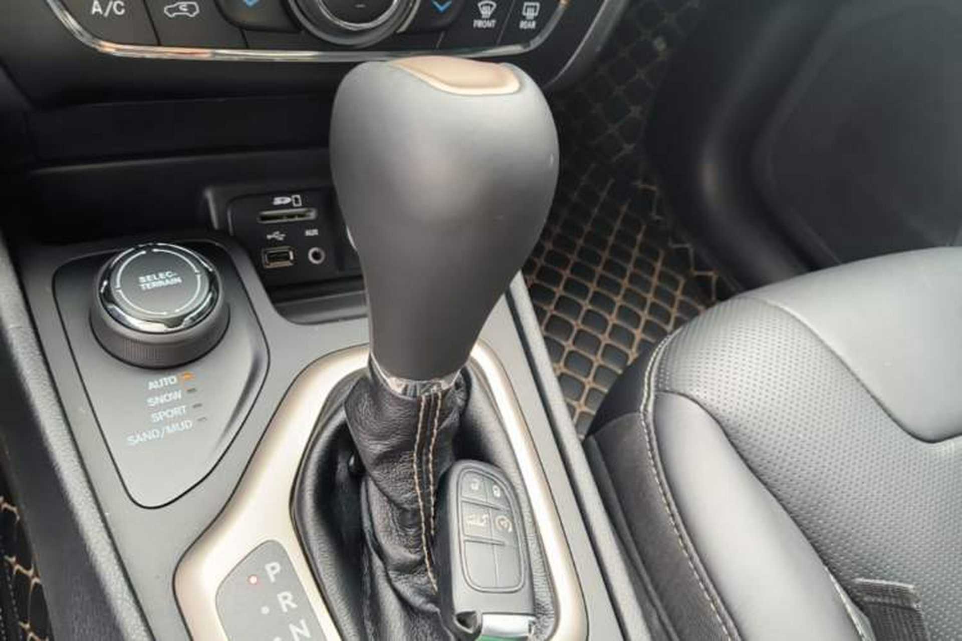 Used Jeep Cherokee 2017 2.4L Superior Edition Gear Lever