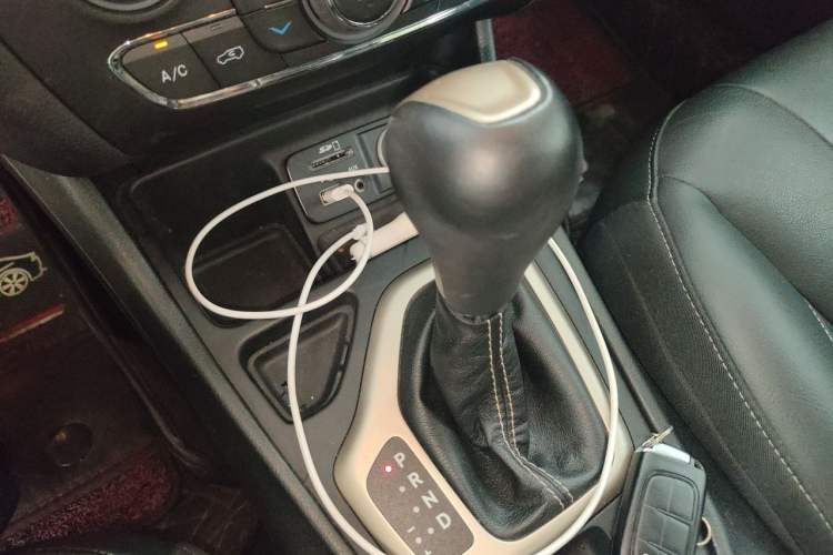 Used Jeep Cherokee 2017 2.0L Superior Edition Gear Lever